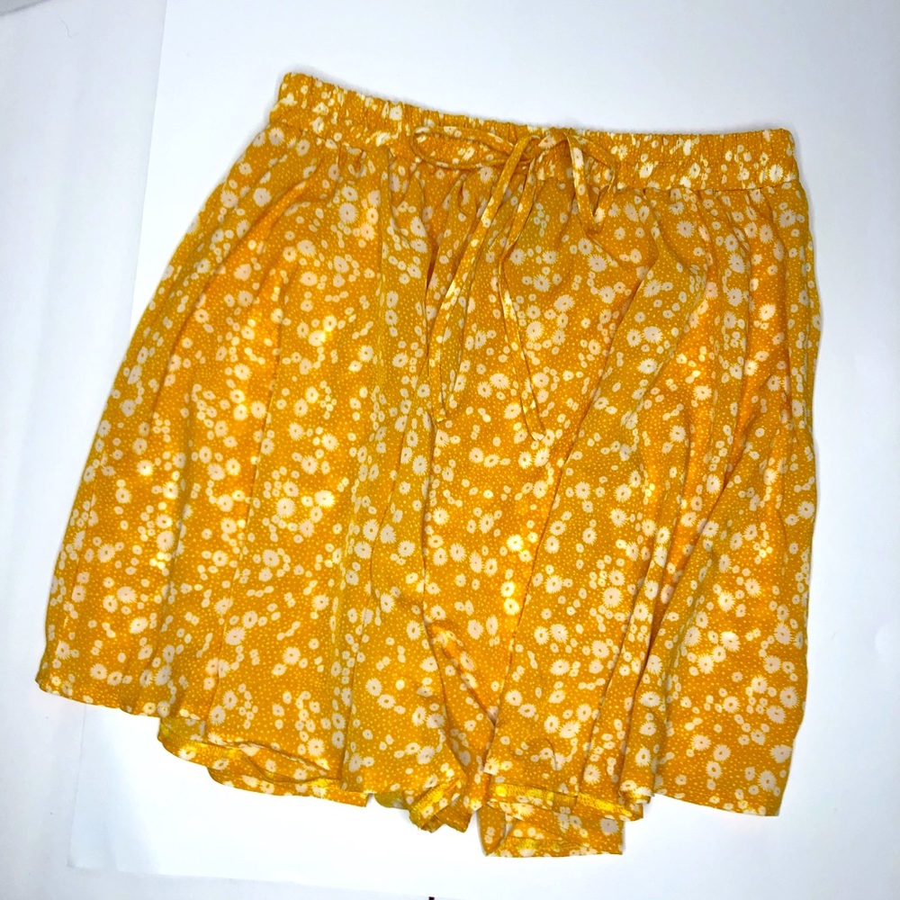 Shein Curve Yellow and White Printed Skort…